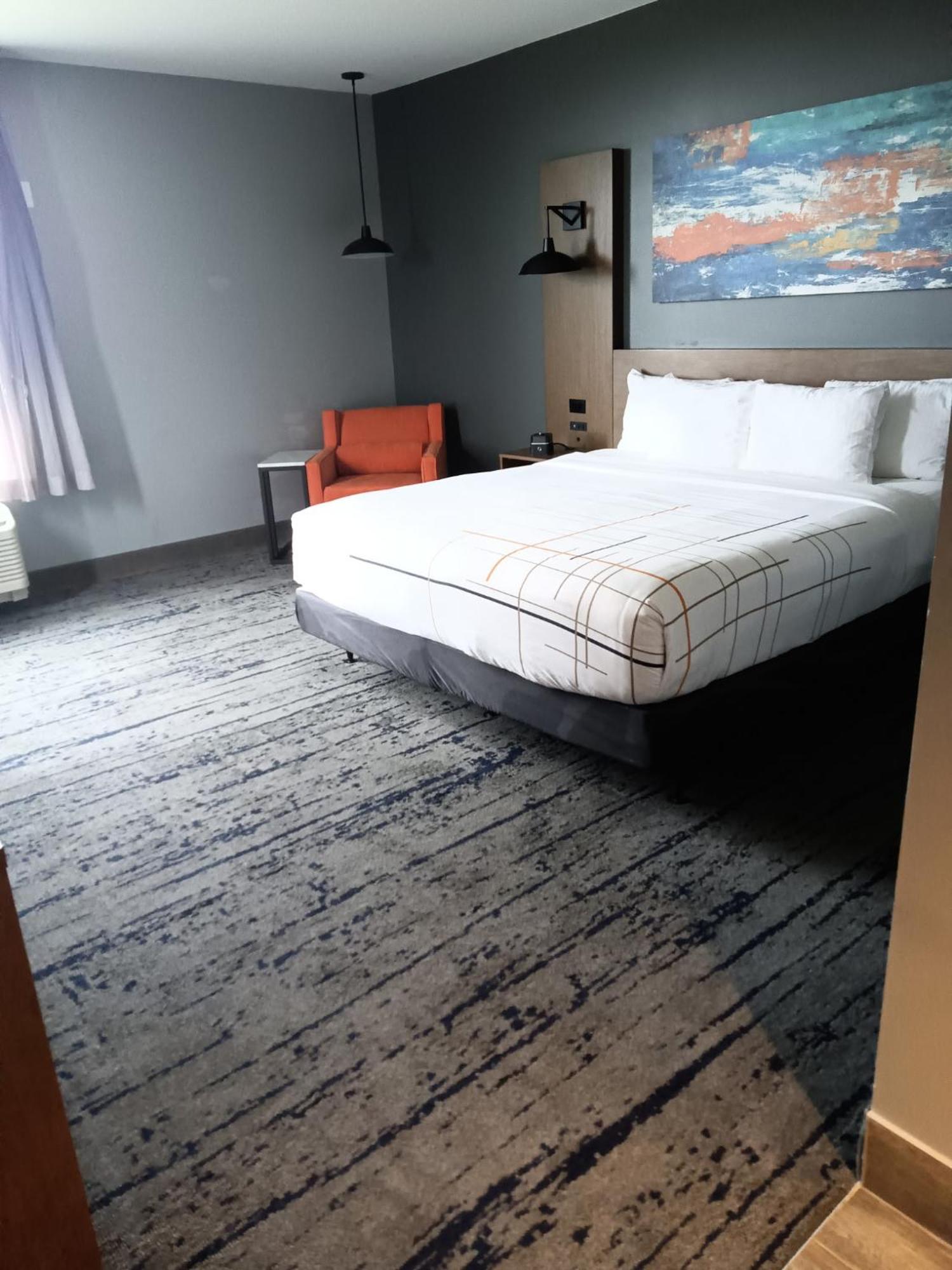 La Quinta Inn & Suites By Wyndham バーズタウン エクステリア 写真